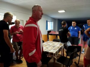 Impressionen von den Teilnehmern des Vorbereitugnsturniers auf der Kegelbahn